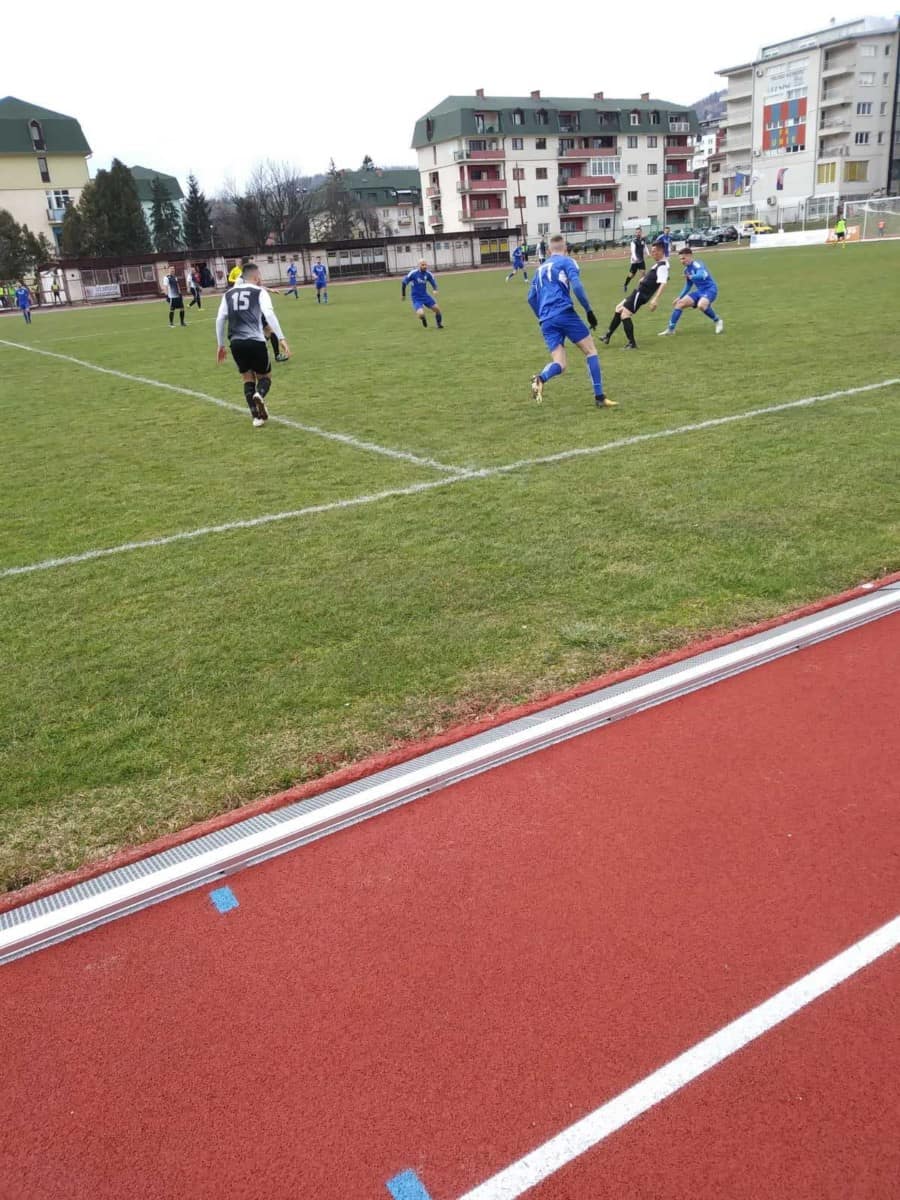 Unis ugostio Famos