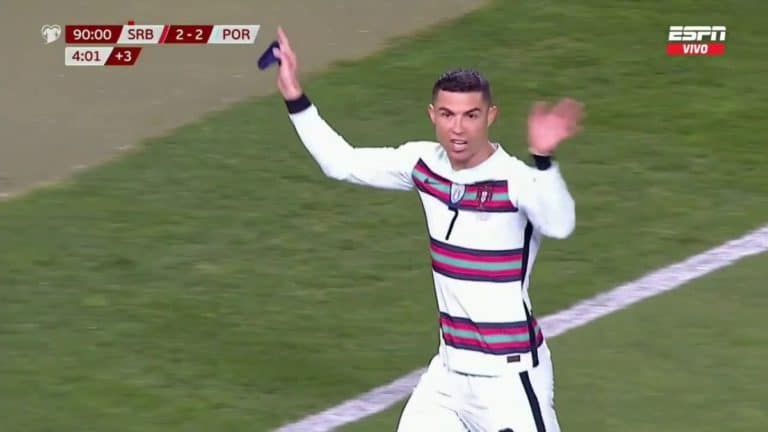 Cristiano Ronaldo skinuo kapitensku traku i napustio teren