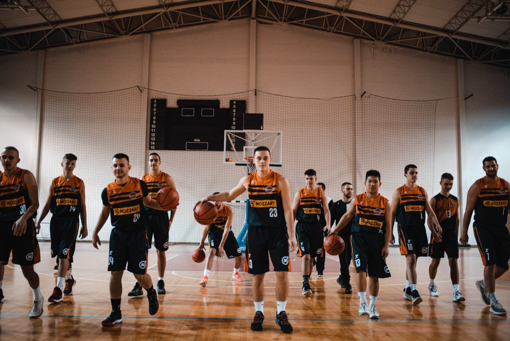 (FOTO) Za „Prvi koš“: Mozzart podržao Školu košarke u Vitezu